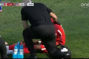 经纪人:阿方索赛前表示自己身体状态不佳,但加拿大队仍让他首发