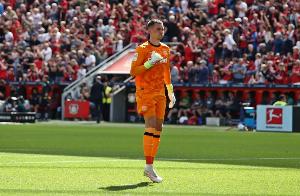 记者:埃因霍温即将签下科瓦尔,与拜仁就佩雷茨转会未达成一致